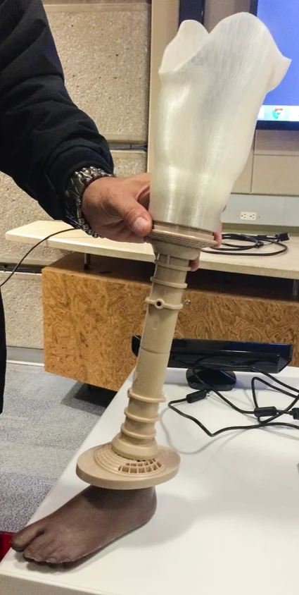 Full prosthetic leg assembly