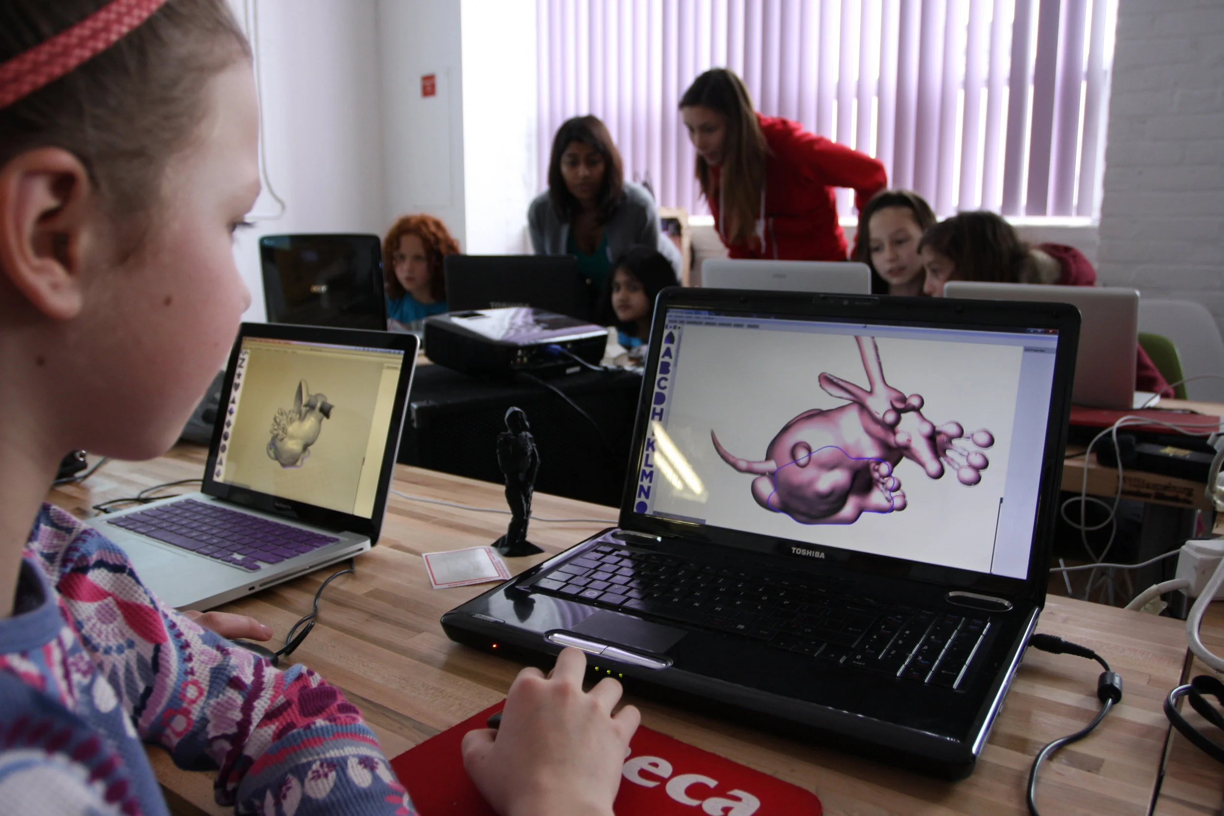 a young girl using Meshmixer